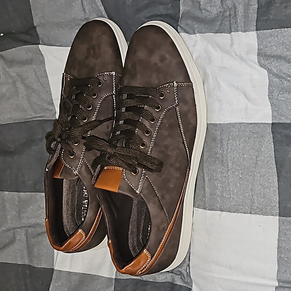 Mens Mountain Creek Dress Casual shoes. Size 10 US.